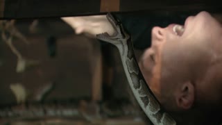 Олег Майами в заброшенной библиотеке | Форт Боярд