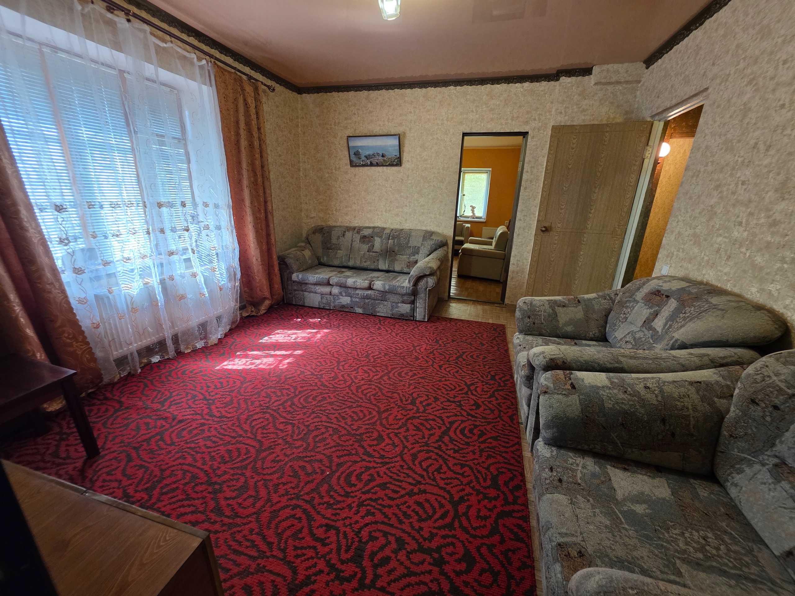 3х комн кварт 56м2 пер. Фрунзенский (район гост. Дружба), г. Луганск Продам 3х комн квартиру на земле 56м2 пер. Фрунзенский (район гост. Дружба), г. Луганск. Свежий ремонт. 3 - комнаты. Кухня. Удобства в доме. Отопление двухконтурный котел. Окна м/п с коваными декоративными решетками. Внимание! Сливная яма бе...