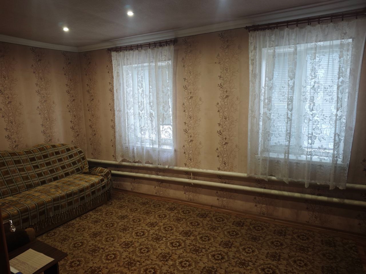 Алчевск 🏡 Продам❗️❗️❗️ одноэтажный дом 📍 Адрес: район старого ДЕПО 📐 Характеристики дома: ✔ Общая площадь: 53,5 кв. м ✔ Планировка: прихожая, кухня, гостиная, спальня, зал ✔ Крыша: шифер (не течет) ✅ ✔ Окна: металлопластиковые 🪟 ✔ Санузел: в доме, отделан кафелем 🚽✨ 🔥 Коммуникации: ✔ Отопление: одноконтурный ...
