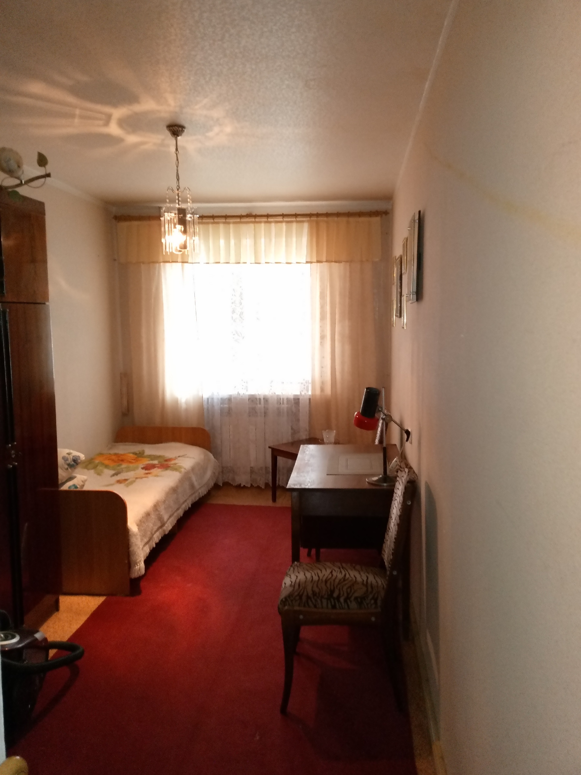 🏡 Продается уютная 3-комнатная квартира — заходи и живи! 📍 Локация: Луганск, кв. Ватутина 🏢 Этаж: 2/5 — не высоко и не низко, самое то! 📏 Площадь: 59 м² 🛌 Комнаты: 2 изолированные — каждому своё уединение! ✨ Что в квартире: ✅ Отличный косметический ремонт — всё свежее и аккуратное ✅ Новые батареи и трубы — зи...